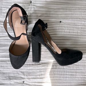 Faux suede black pumps